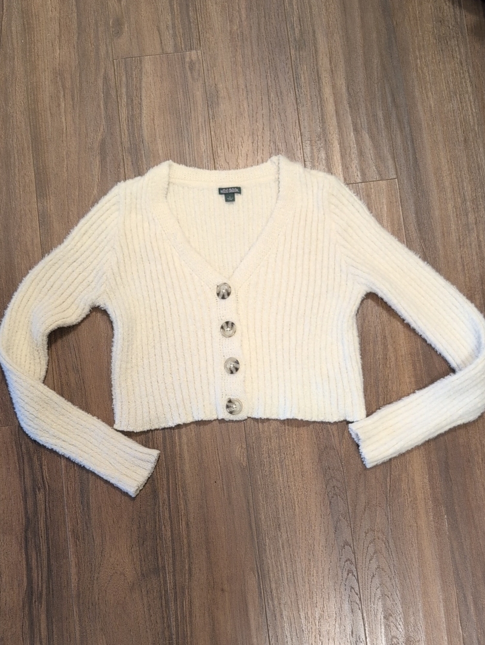 wild fable Cream Cropped Ribbed Knit V-Neck Button Cardigan Tortoise Buttons